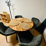Fuer 2 Erwachsene Und 2 Kinder, Ausgestattet Mit Einem Weinkeller Und Einem Kleinen Hof - Self-made Fruehstueck Inbegriffen Daire