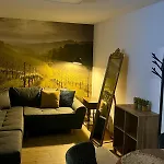 Fuer 2 Erwachsene Und 2 Kinder, Ausgestattet Mit Einem Weinkeller Und Einem Kleinen Hof - Self-made Fruehstueck Inbegriffen Daire Retz