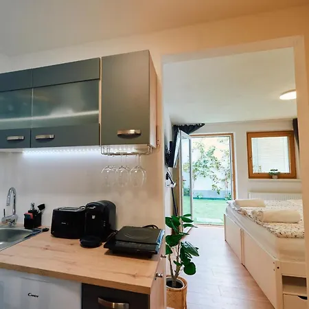 Appartement Fuer 2 Erwachsene Und 2 Kinder, Ausgestattet Mit Einem Weinkeller Und Einem Kleinen Hof - Self-made Fruehstueck Inbegriffen *