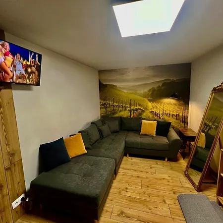 Apartment Fuer 2 Erwachsene Und 2 Kinder, Ausgestattet Mit Einem Weinkeller Und Einem Kleinen Hof - Self-made Fruehstueck Inbegriffen *
