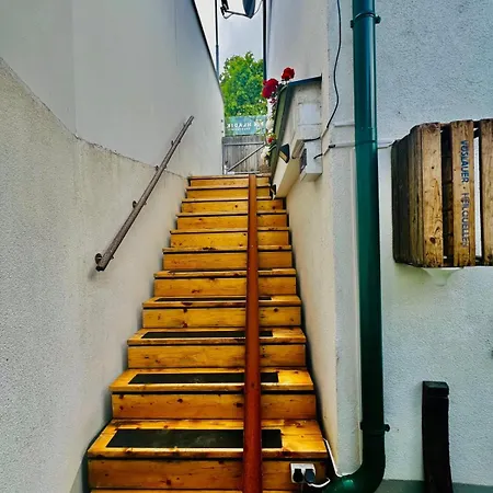 Apartment Fuer 2 Erwachsene Und 2 Kinder, Ausgestattet Mit Einem Weinkeller Und Einem Kleinen Hof - Self-made Fruehstueck Inbegriffen *