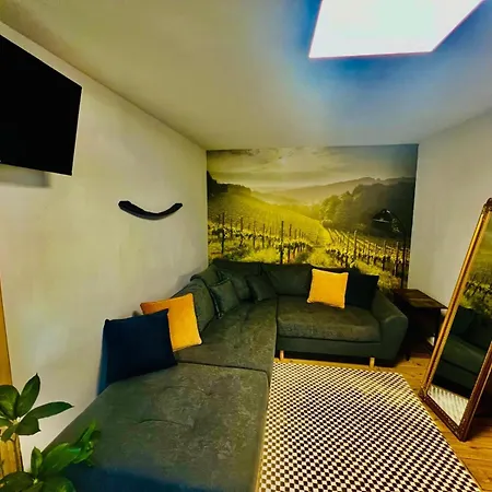 Appartement Fuer 2 Erwachsene Und 2 Kinder, Ausgestattet Mit Einem Weinkeller Und Einem Kleinen Hof - Self-made Fruehstueck Inbegriffen Retz