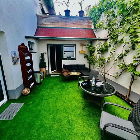 Fuer 2 Erwachsene Und 2 Kinder, Ausgestattet Mit Einem Weinkeller Und Einem Kleinen Hof - Self-made Fruehstueck Inbegriffen Appartement