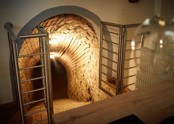 Schöne Kleine Mit Weinkeller Und Kleinem Hof Mit Frühstück - Self Made Retz