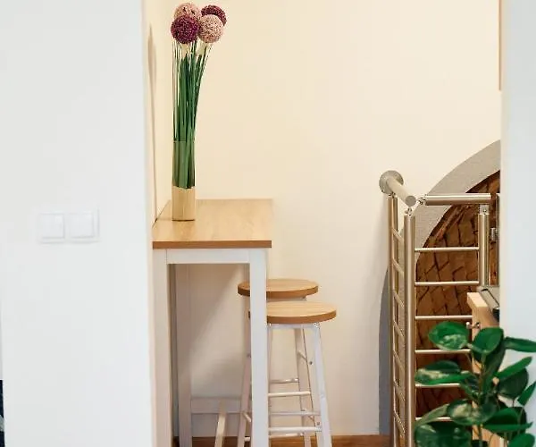 Schöne Kleine Mit Weinkeller Und Kleinem Hof Mit Frühstück - Self Made Apartamento