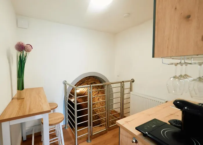 Schöne Kleine Mit Weinkeller Und Kleinem Hof Mit Frühstück - Self Made *