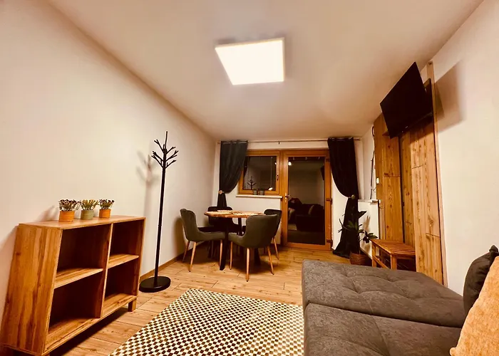 Schöne Kleine Mit Weinkeller Und Kleinem Hof Mit Frühstück - Self Made Apartamento Retz