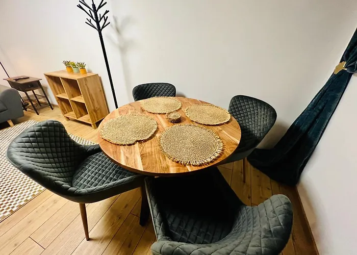 Schöne Kleine Mit Weinkeller Und Kleinem Hof Mit Frühstück - Self Made Apartamento