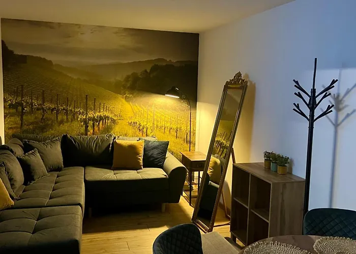 Schöne Kleine Mit Weinkeller Und Kleinem Hof Mit Frühstück - Self Made Apartamento Retz