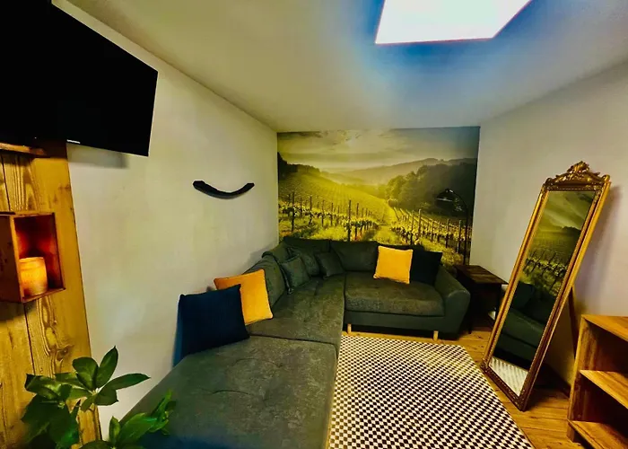 Apartamento Schöne Kleine Mit Weinkeller Und Kleinem Hof Mit Frühstück - Self Made Retz