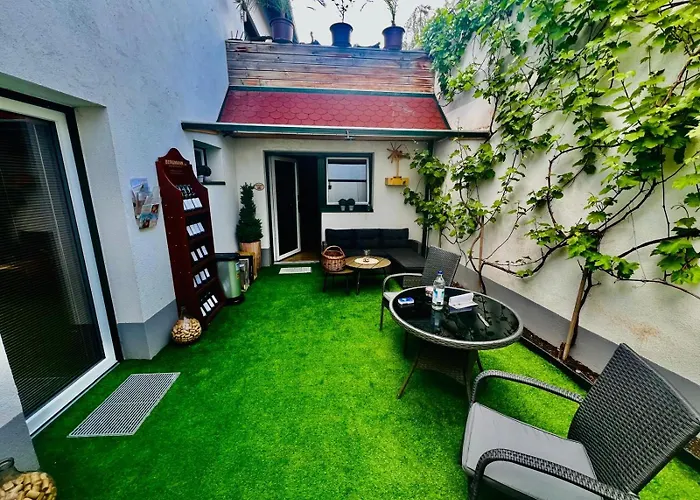 Schöne Kleine Mit Weinkeller Und Kleinem Hof Mit Frühstück - Self Made Apartamento